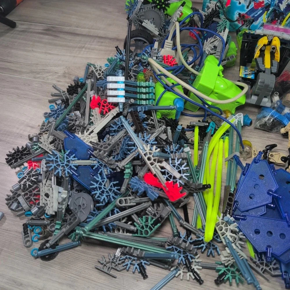 Vintage Cyber K'nex Ultra 63007 Make 5 Cyber Robots ( Missing Parts)